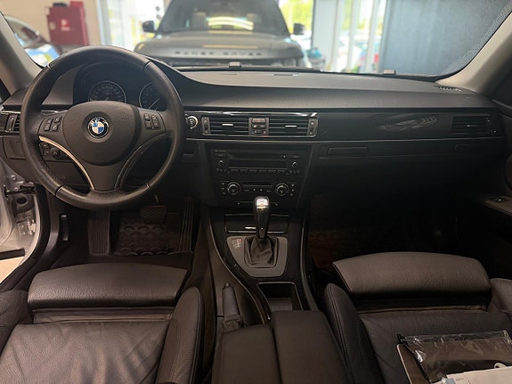 BMW 325i 8 of 25