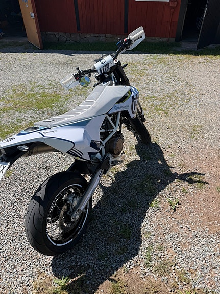 Husqvarna 701 SUPERMOTO ABS A2 4 of 5