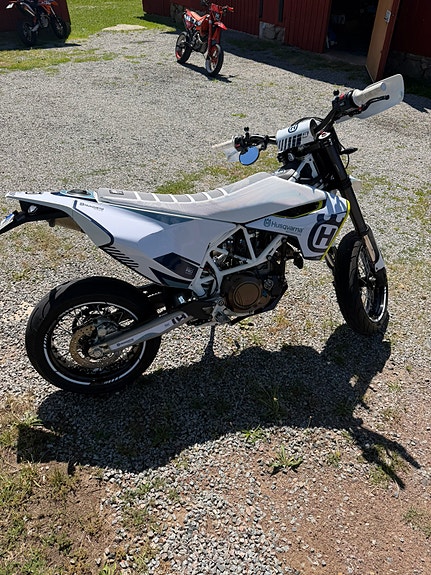 Husqvarna 701 SUPERMOTO ABS A2 3 of 5