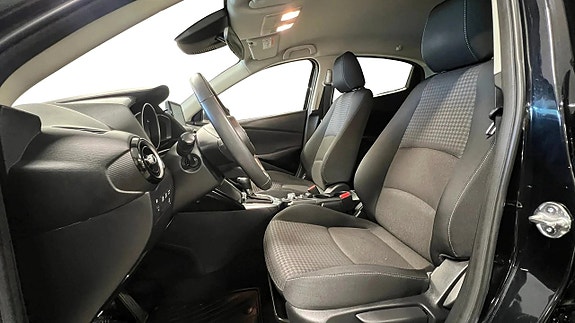 Mazda 2 9 of 15