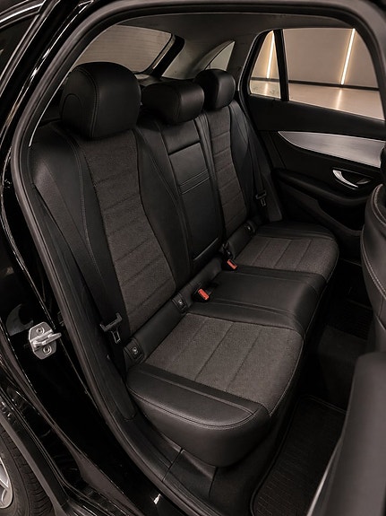 Mercedes-Benz E200 6 of 7