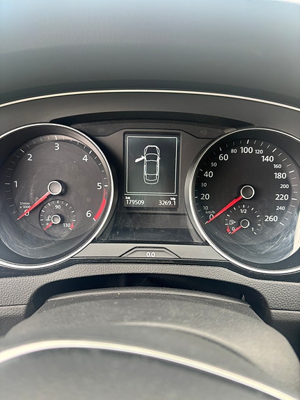 Volkswagen Passat 5 of 6