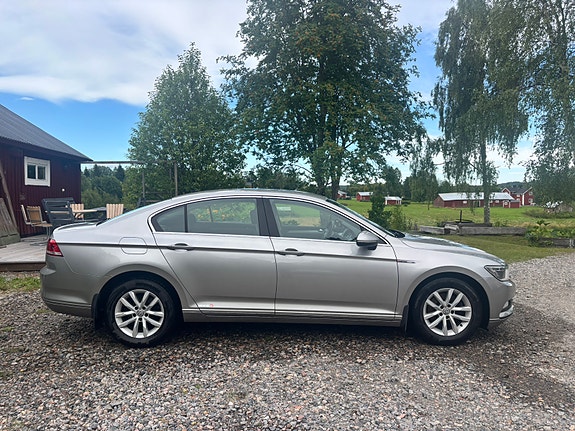 Volkswagen Passat 3 of 6