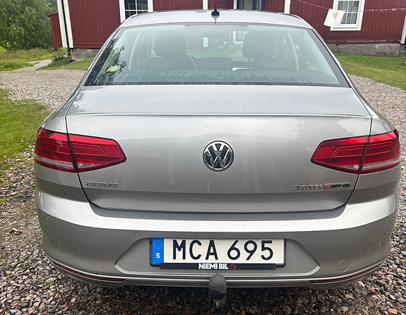 Volkswagen Passat 4 of 6