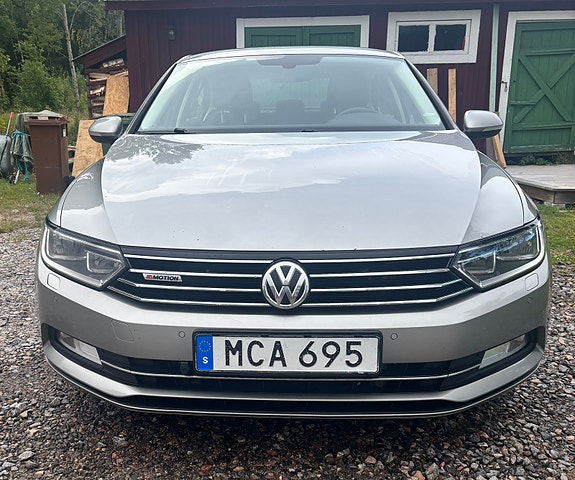 Volkswagen Passat 2 of 6