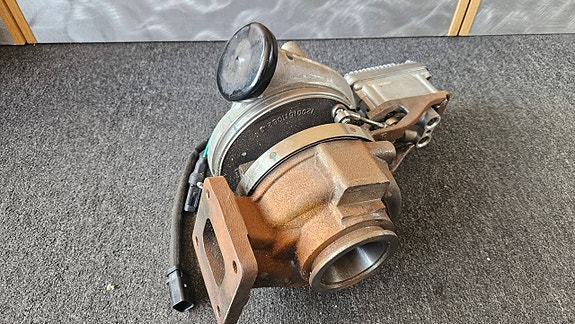 Ny Turbo John Deere 6190R / 6210R 2 of 3