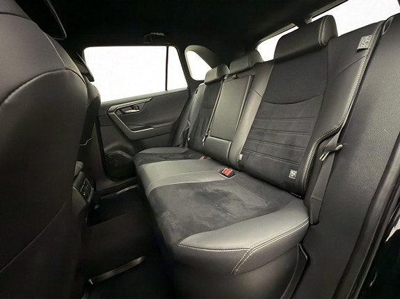 Toyota RAV4 28 of 30