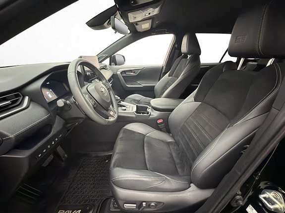 Toyota RAV4 14 of 30