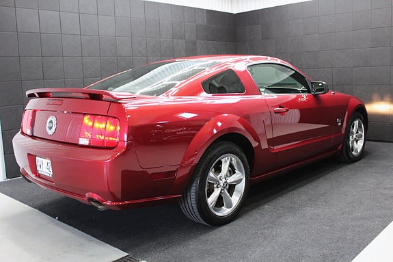 Ford Mustang 6 of 13