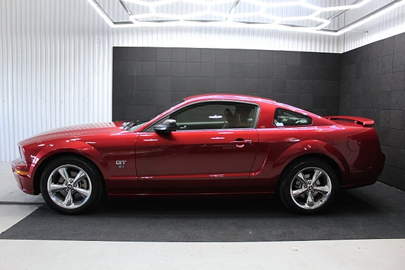 Ford Mustang 3 of 13