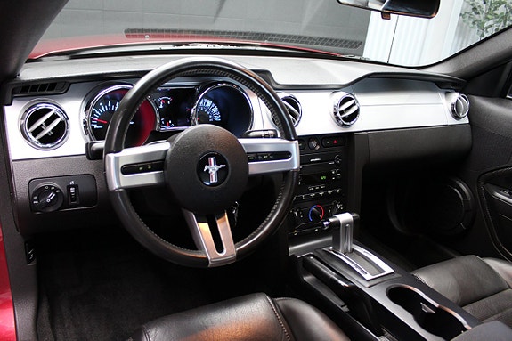 Ford Mustang 10 of 13