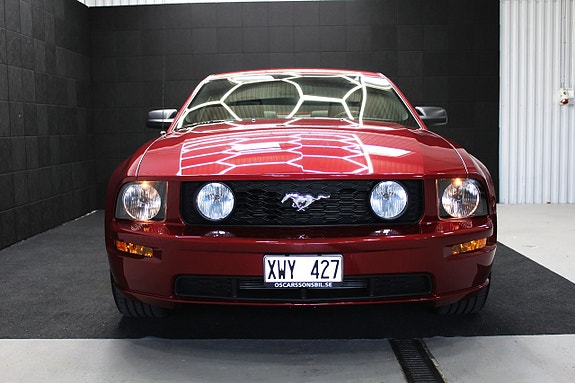 Ford Mustang 2 of 13