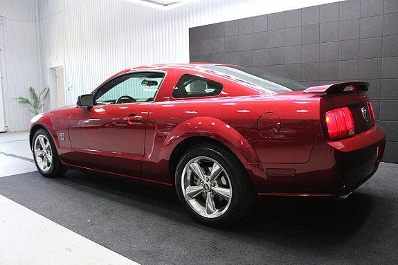Ford Mustang 4 of 13