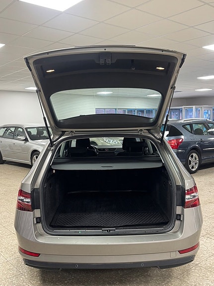 Skoda Superb 8 of 18