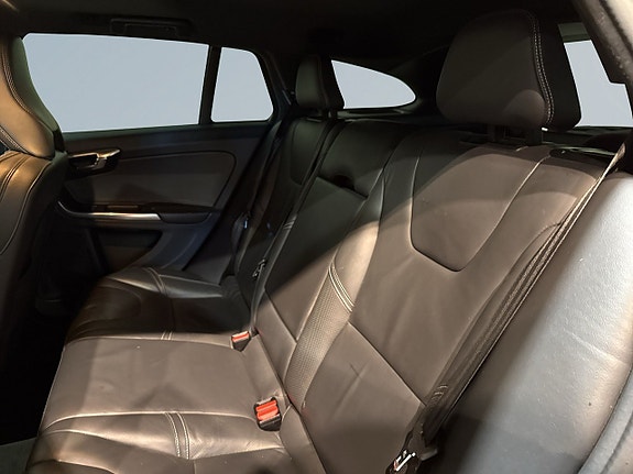Volvo V60 13 of 19