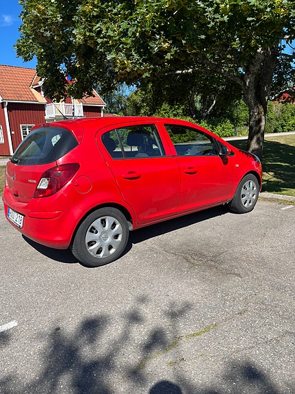 Opel Corsa 2 of 4