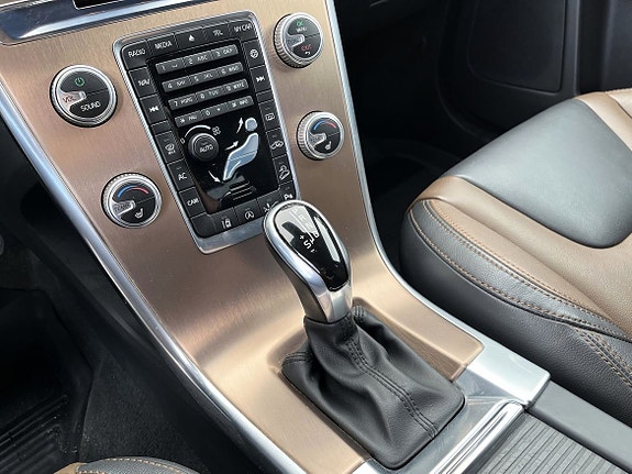 Volvo XC60 15 of 16