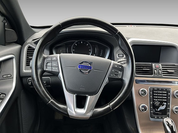 Volvo XC60 11 of 16