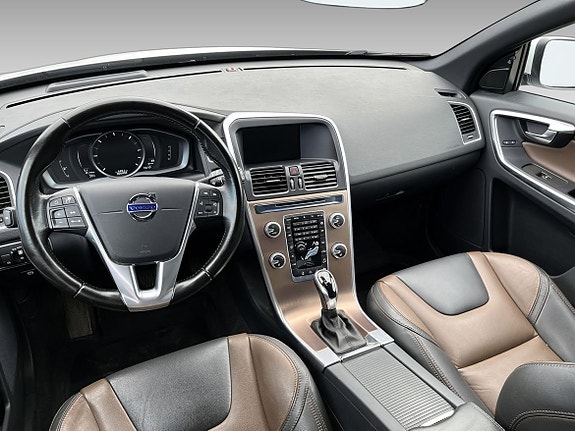 Volvo XC60 10 of 16