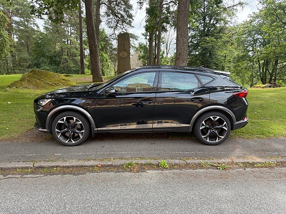 Cupra Formentor e-HYBRID 4 of 13