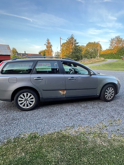 Volvo V50 3 of 9