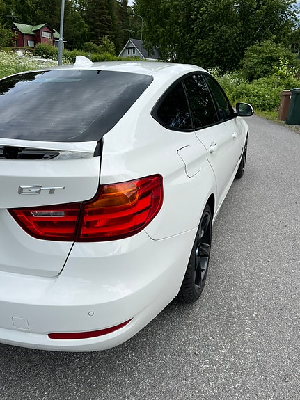 BMW 318d 4 of 5