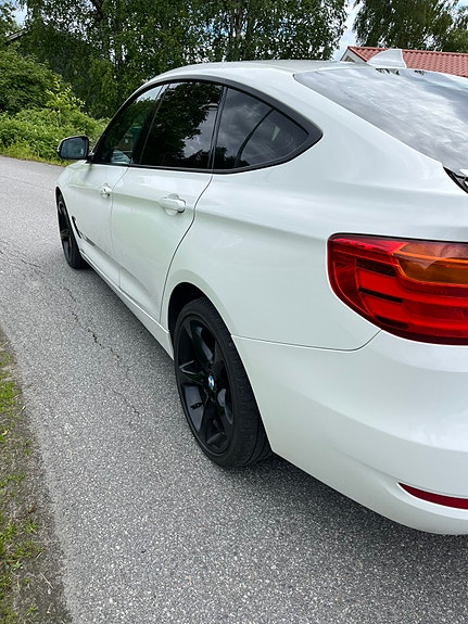 BMW 318d 3 of 5