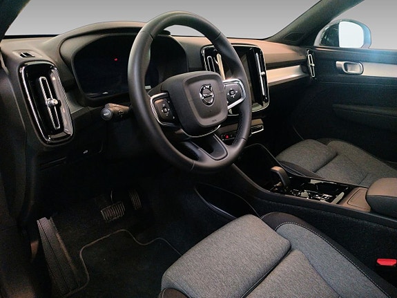 Volvo XC40 5 of 12