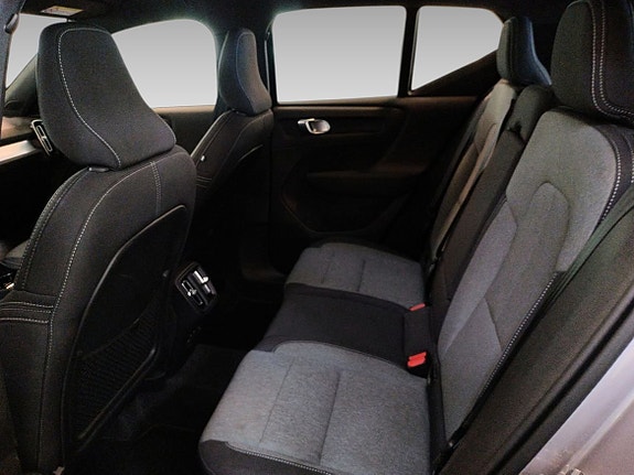 Volvo XC40 7 of 12