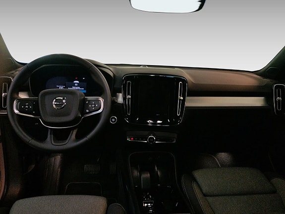 Volvo XC40 8 of 12
