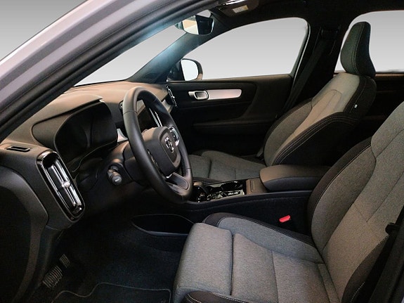 Volvo XC40 6 of 12