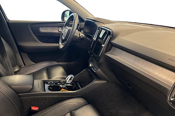 Volvo XC40 6 of 21