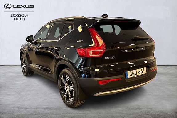 Volvo XC40 2 of 21