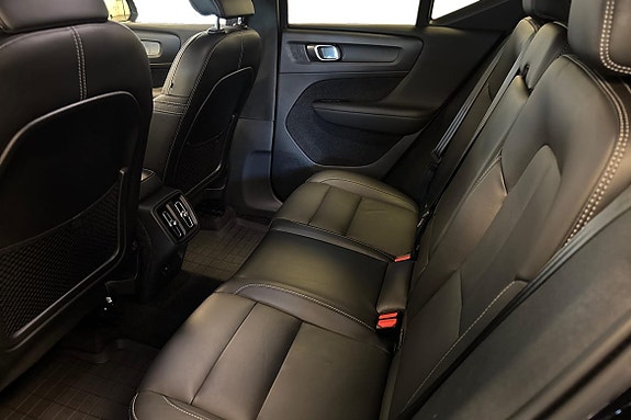 Volvo XC40 10 of 21