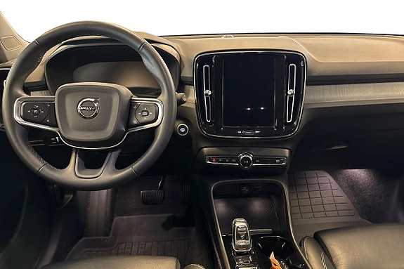 Volvo XC40 7 of 21