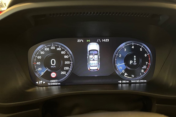 Volvo XC40 13 of 21