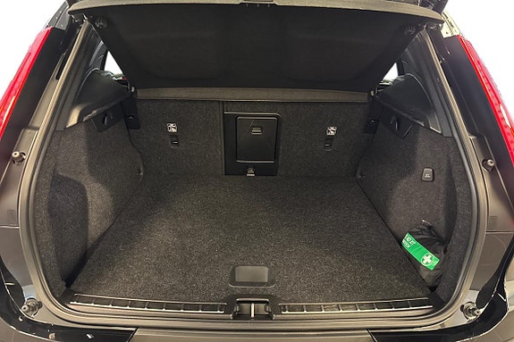 Volvo XC40 9 of 21