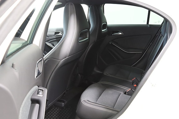 Mercedes-Benz A180 10 of 22