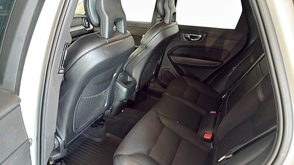 Volvo XC60 12 of 23