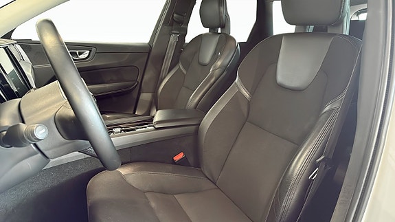Volvo XC60 8 of 23