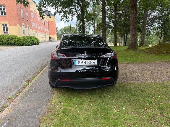 Tesla Model Y 6 of 11