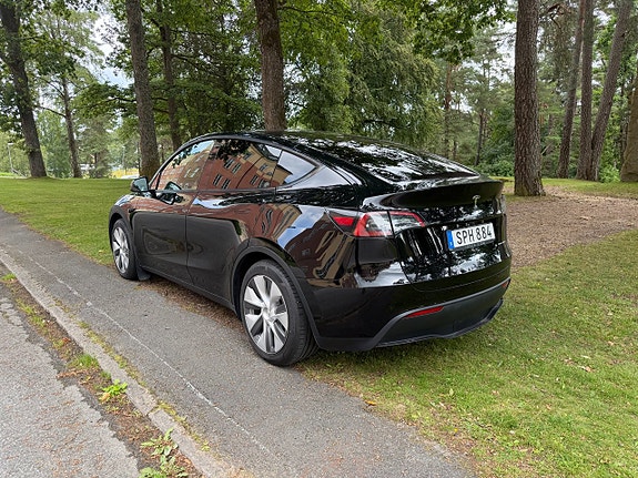Tesla Model Y 5 of 11