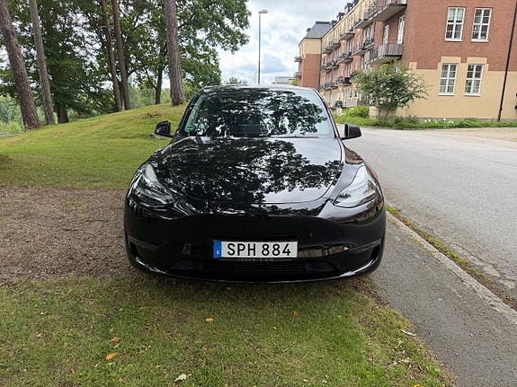 Tesla Model Y 3 of 11