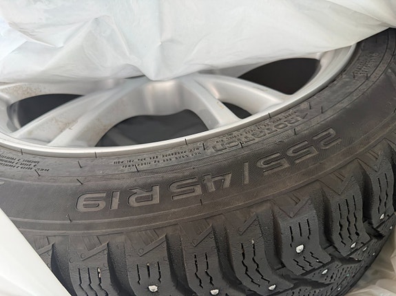 Tesla Model Y 9 of 11