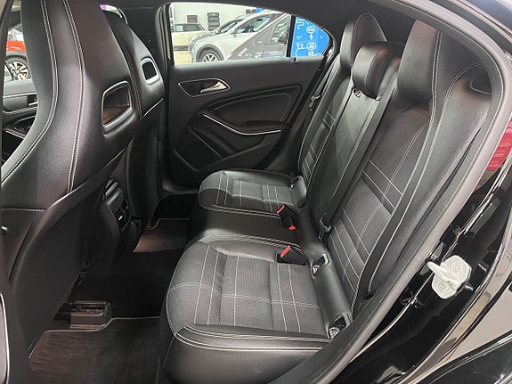 Mercedes-Benz A180 9 of 14