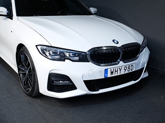 BMW 320d 4 of 12