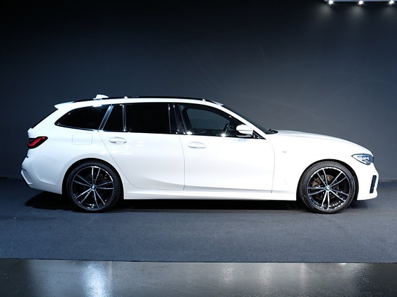 BMW 320d 2 of 12