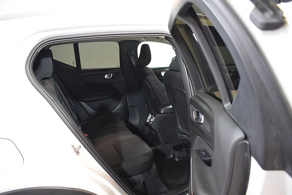 Volvo XC40 9 of 15