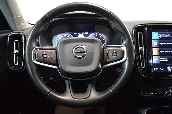 Volvo XC40 12 of 15