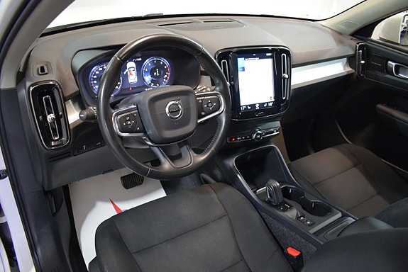 Volvo XC40 5 of 15